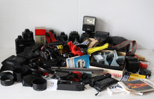 Konvolut Fotozubehör, Blitze, Gegenlichtblenden, Gurte etc., defekt für Bastler