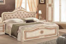 Bett Lucy in beige creme mit