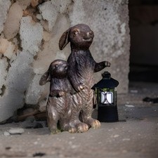 Gartenfigur Hase mit Laterne