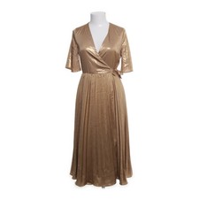 TFNC London, Wickelkleid