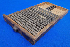 Blei-Lettern Typen 2 Schriftarten sammt antiker Schublade / Setzkasten Buchdruck