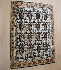 Kleiner alter Teppich