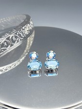 Funkelnde Ohrringe mit