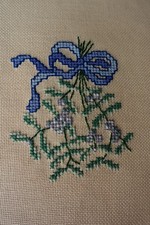 LKE Fertiges Stickbild " DEZEMBER, MISTEL"