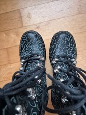 NEW ROCK Stiefelette Totenkopf Schädel Blumen Leder Schwarz (wie) neu 40