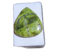 Grüner Opal Cabochon 37x32,4