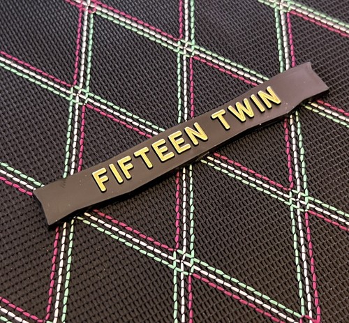 Fifteen twin modell plakette - twin",