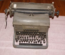 Schreibmaschine URANIA