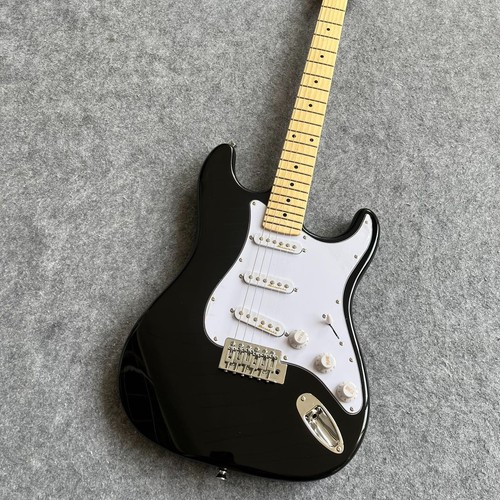 Schöne schwarze gitarre mit - e-gitarre,