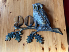 Hausnummer 90, Kunstguss, Eule auf Eichenast, Handarbeit