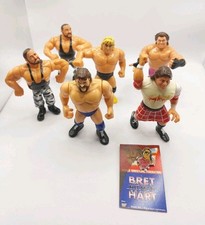 Vintage WWF Hasbro 6 Stück Wrestling Figuren + Bret Hart Pin