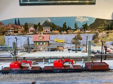 4 Güterwagen mit Ladung der