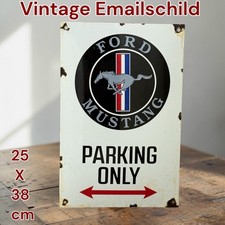 Vintage Alt FORD Parking