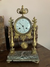 Schöne französische Empire-Bronzeuhr.