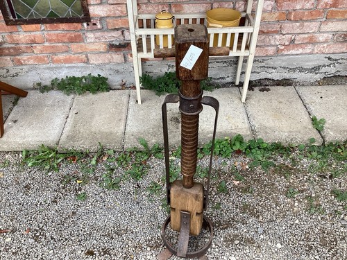Antike weinpresse stehlampe - weinpresse,