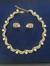 Wunderschönen Modeschmuck, Kette, Halskette mit Perlen und Ohrclips für Damen