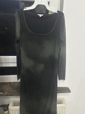 Schwarzes Kleid