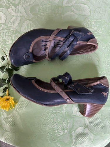 Dunkelblaue pumps mit beiger - pumps,