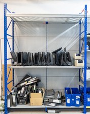 Schwerlast-Regal Metallregal 240x200 cm Lochblechrückwand Gitterrostablage regal