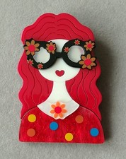 Hippie Brosche Rothaarige Dame Acryl Flower Power Mode 60er 70er Retro Style