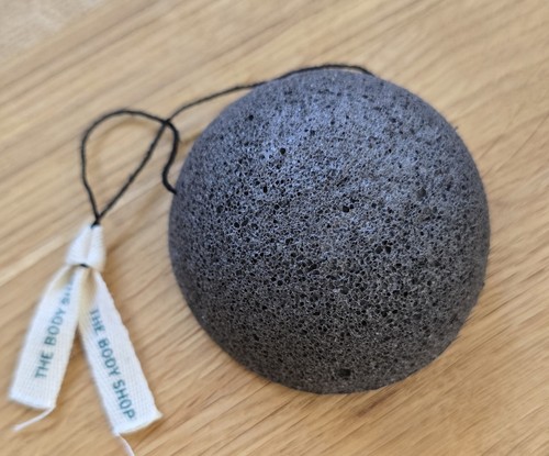 The body shop charcoal - charcoal, konjak