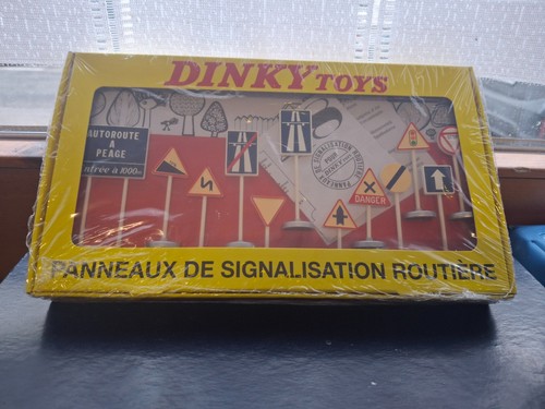 Dinky toys - toys, (atlas)
