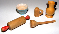 DDR Spielzeug Holz Krug Kanne Nudelholz Schüssel Puppenstube Puppenhaus Küche
