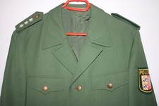  alte grüne Polizeiuniform