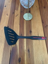 Tupperware Utensilien Pfannenwender Schwarz,/Rot 32cm.L x 14cm.B