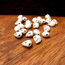 25 Steinperlen Schädel