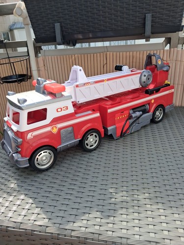 Großes feuerwehrauto paw - großes,