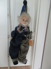 Große Harlekin Figur sitzend auf der Schaukel Clown Deko ca. 88 cm super Zustand