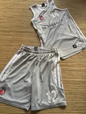 BROSE BASKETS++Adidas++Shorts + Shirt++grau+14+M/XL++sehr cool+Basketball++