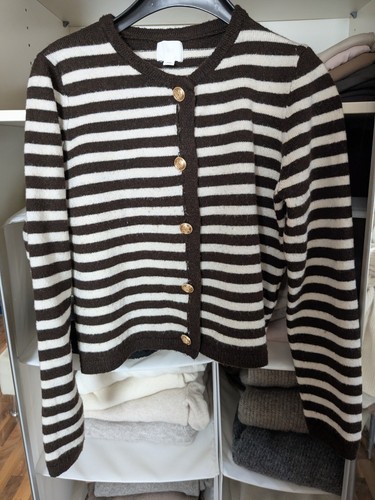 Strickjacke mit goldenen