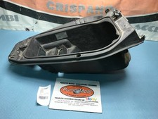 Verkleidung unter dem Sitzfach