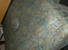 TAGESDECKE--BETTÜBERWURF   230CM-240CM--GRÜN MIT 4 KISSEN RUND 30 CM