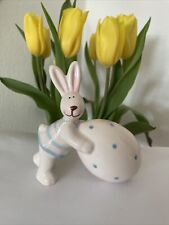 Formano Hase mit Ei / Keramik Osterdekoration / Weiß & Blau