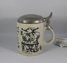 Rosenthal Björn Wiinblad Till Eulenspiegel in Bamberg, Bierkrug mit Zinndeckel