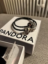 PANDORA Lederarmband in Schwarz + Charms - Doppelwicklung
