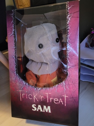 Trick treat sam mezco toyz - treat,