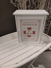 Medizinschrank aus Holz  in