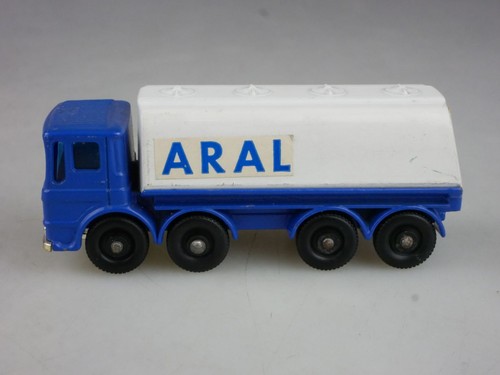 32c leyland petrol tanker - tanker,