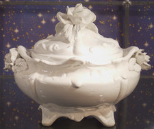 antik Prunk Suppen Terrine Ceramic Italy aufgesetzte Rosen weiß klein 15x20x17