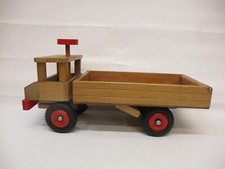 X-37621	DDR Holz LKW, lenkbar, L. ca. 38 cm, mit Gebrauchsspuren, Farbschäden