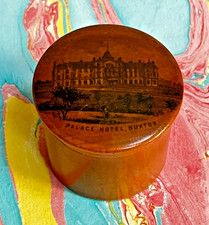 Antiker runder Baum-Holztopf aus dem 19. Jh. Mauchline Ware "The Palace Hotel Buxton"