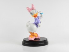 Daisy Duck schüchtern Sockel