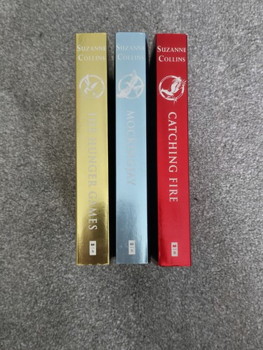 Hunger games trilogy paperback - games,