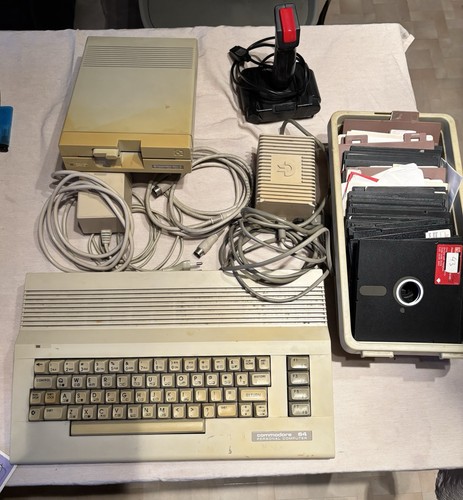 Commodore c64c 1541 65 - +,