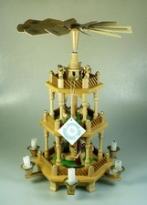 3-stöckige Weihnachtspyramide Pyramide VEB Erzgebirgische Volkskunst Seiffen