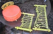 Barbie Schloss 12 tanzende Prinzessinnen Tisch, 2 Geländer Zubehör  Ersatzteile 